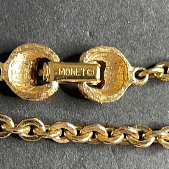 Vintage 1960s Monet Gold Necklace and Earring Set - Picture 15 of 16